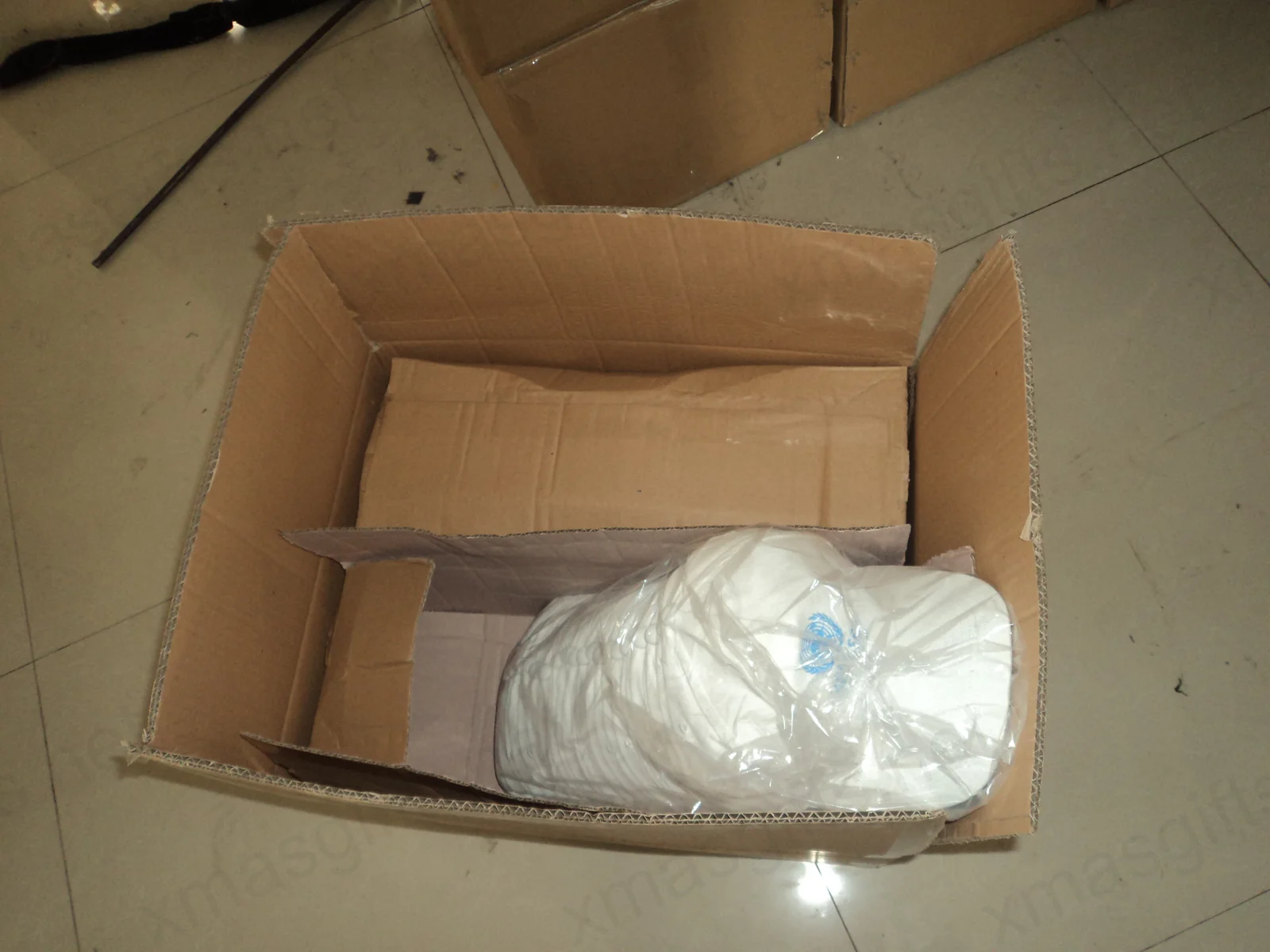 Les capsules MONUSCO sont emballées dans des cartons d'expédition.