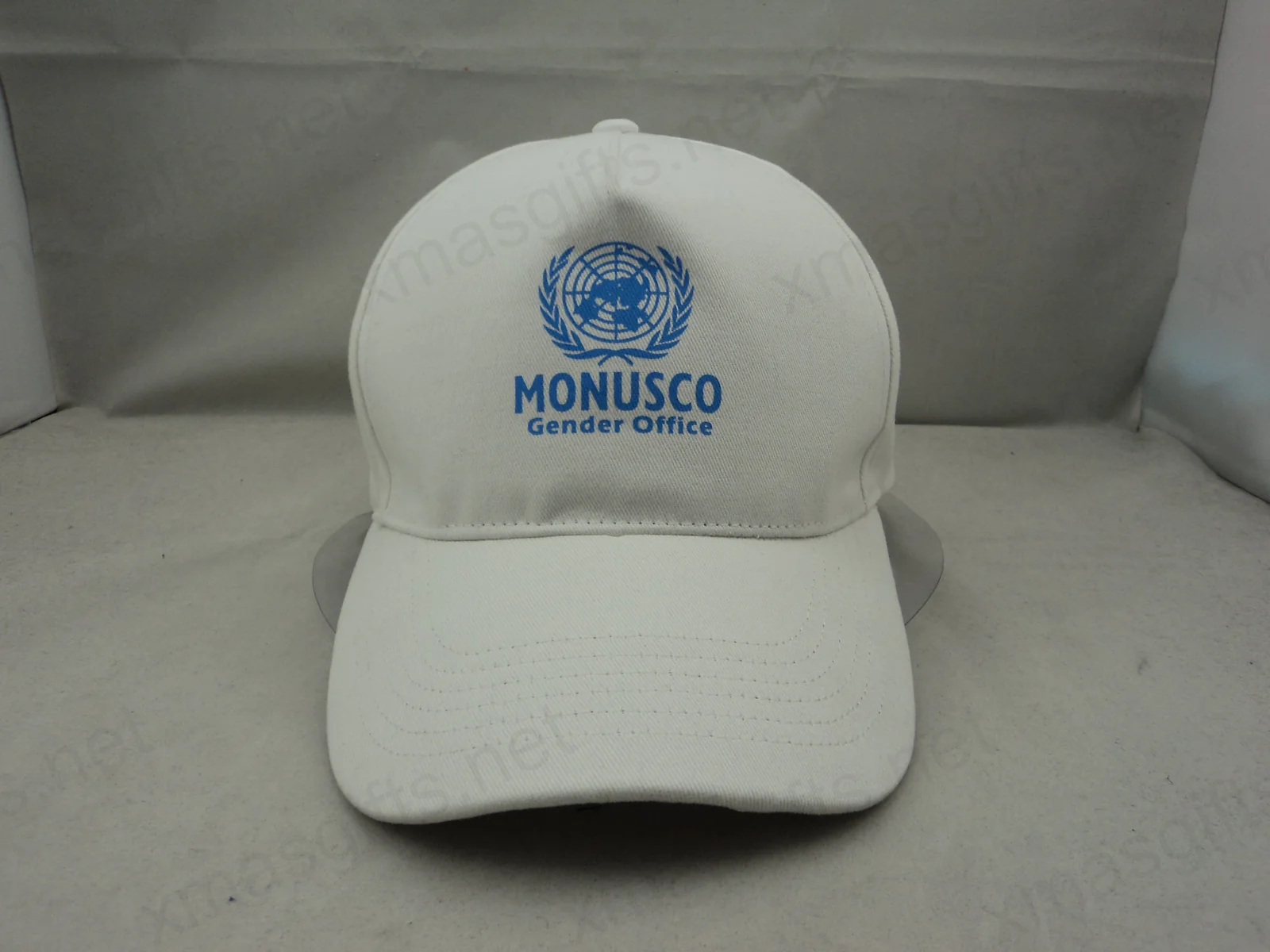 Casquette blanche du Bureau pour l'égalité des genres de la MONUSCO