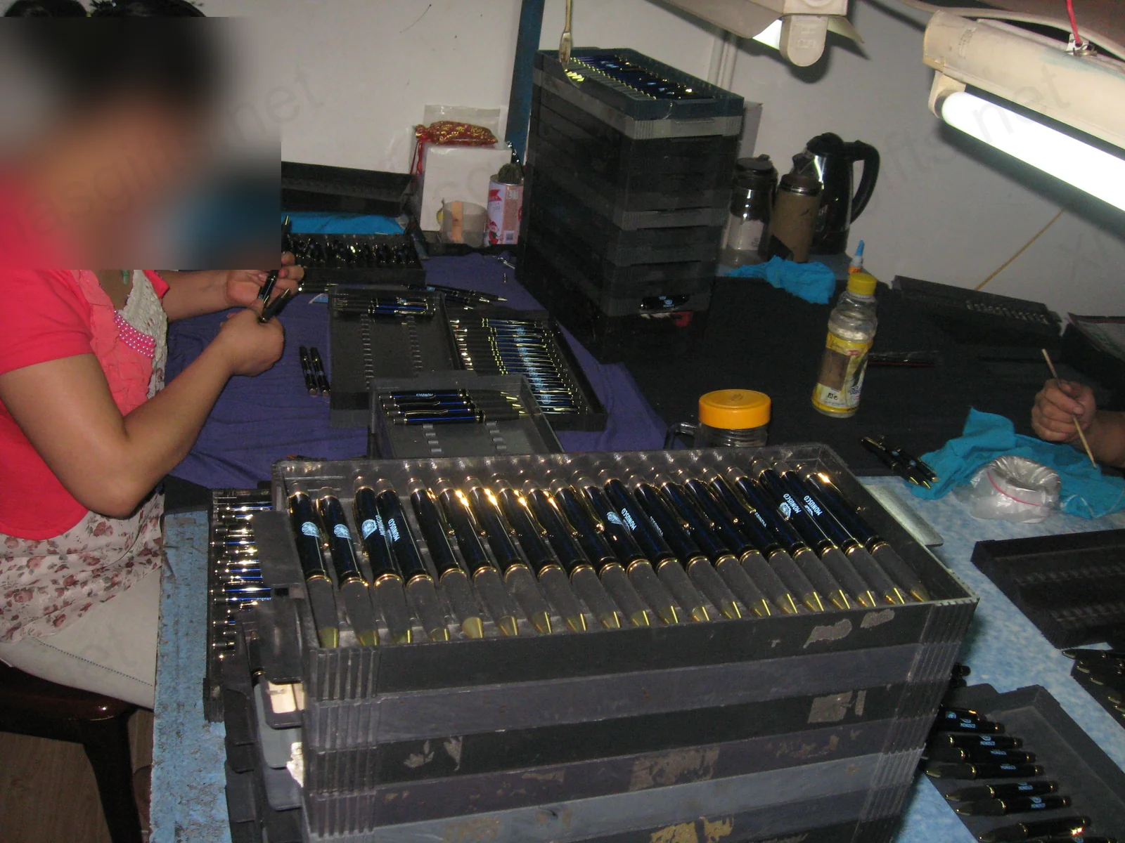 Contrôle qualité des stylos de la MONUSCO