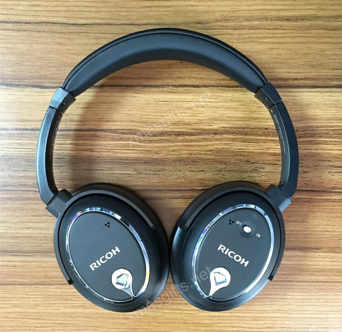 Noise-cancelling headphones