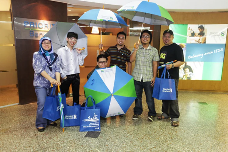 Surtido de regalos personalizados de Standard Chartered