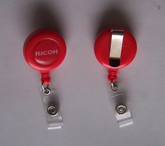 Rote RICOH einziehbare Ausweisrolle mit Clip-Befestigung