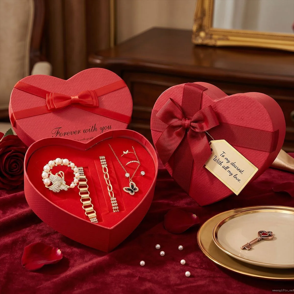 Samtausgekleidete, exquisite Geschenkbox im passenden Design für Weihnachtsuhren – luxuriöse Verpackung für hochwertige Uhrengeschenke.