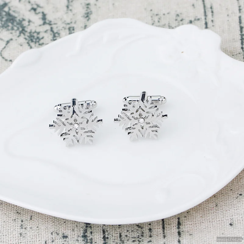 Shiny Rhinestone Snowflake Lapel Pins Elegant Winter Christmas Brooch Accessories