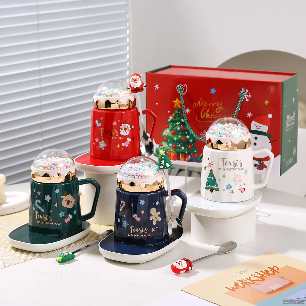 Set de cadeaux de Noël : tasse en céramique à température constante avec couvercle design, gobelet festif pour les fêtes, souvenir idéal.