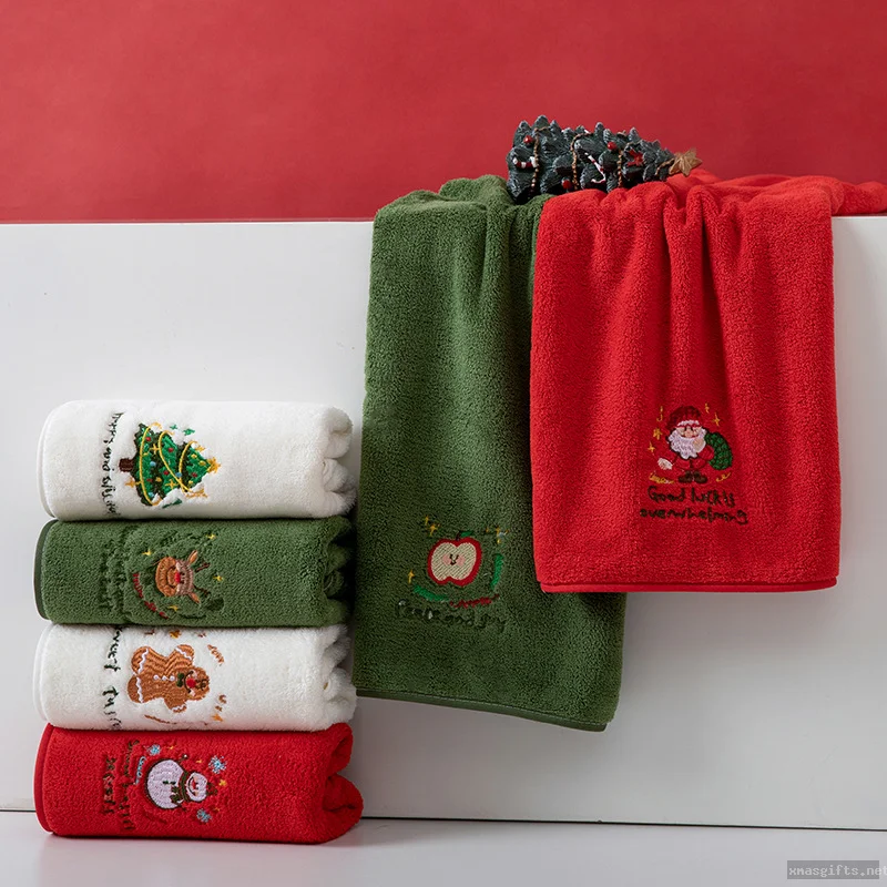 Individuell angefertigtes 35*75 cm großes Korallen-Fleece-Weihnachtstuch – mit gesticktem Logo, gesäumt und saugfähig; ideal als Geschenk zu Weihnachten oder Neujahr.