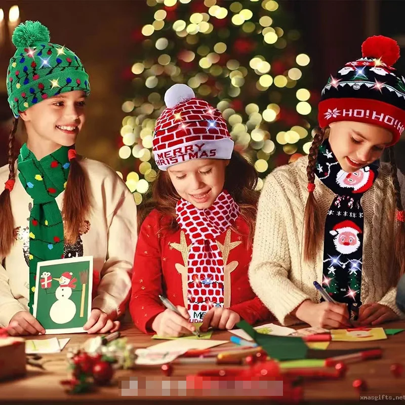 Logo-Jacquard-Weihnachtsstrick-Set aus Mütze und Schal mit LED-Licht – Elch-Motiv, Winterbeanie, ab Lager im Großhandel erhältlich