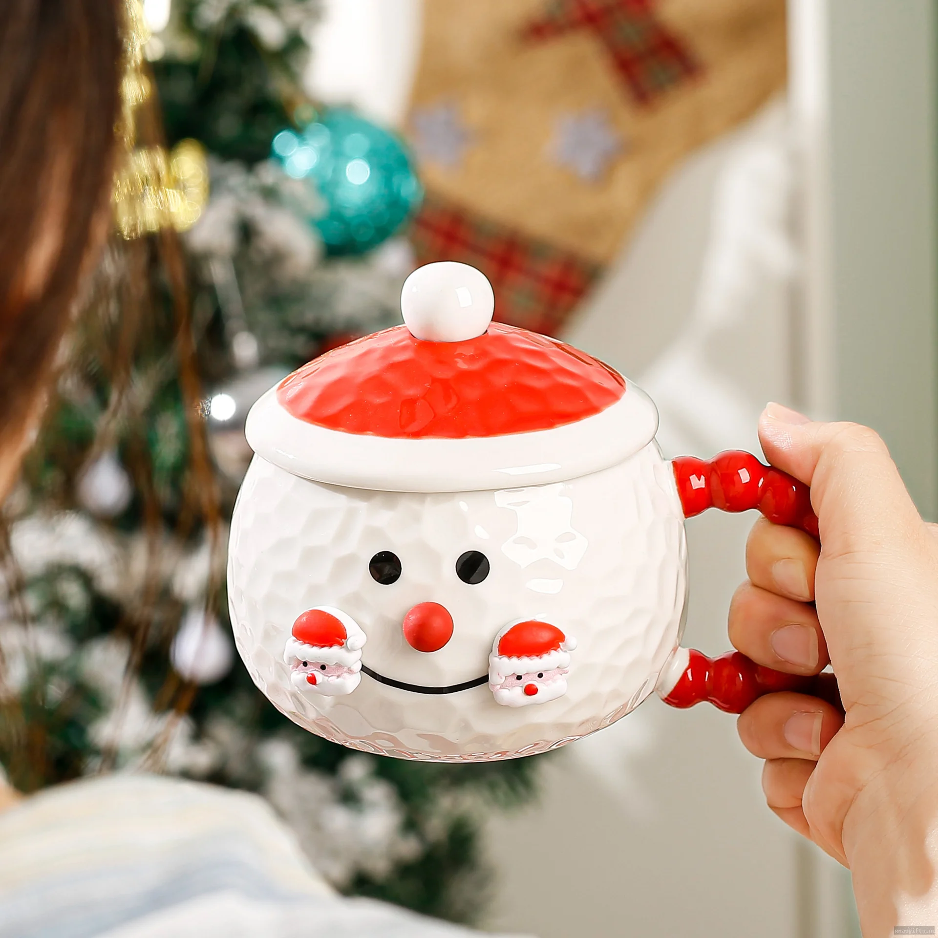 Großhandel: Geprägte Weihnachtsbecher mit Schneemann-Motiv – Firmengeschenke